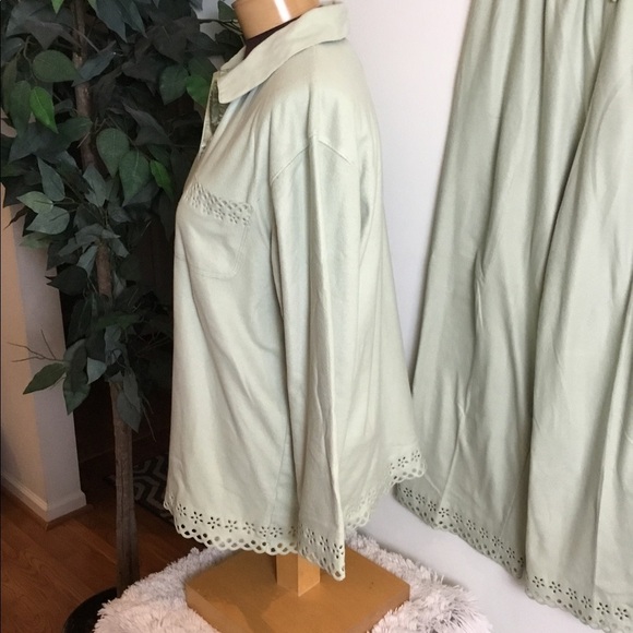 TJ Max green M 2 piece pajama set w/cutoff detail - Picture 3 of 15